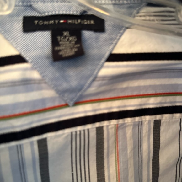 Tommy Hilfiger button up blouse as good as new. - Picture 5 of 5